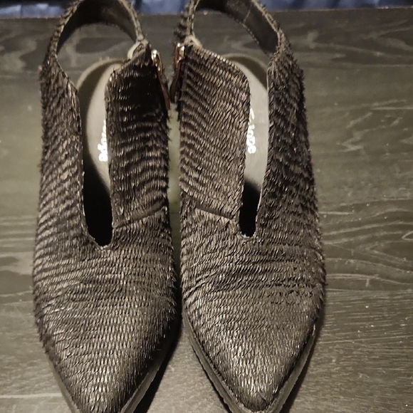 Antelope Textured Black Ankle Booties - Picture 4 of 7